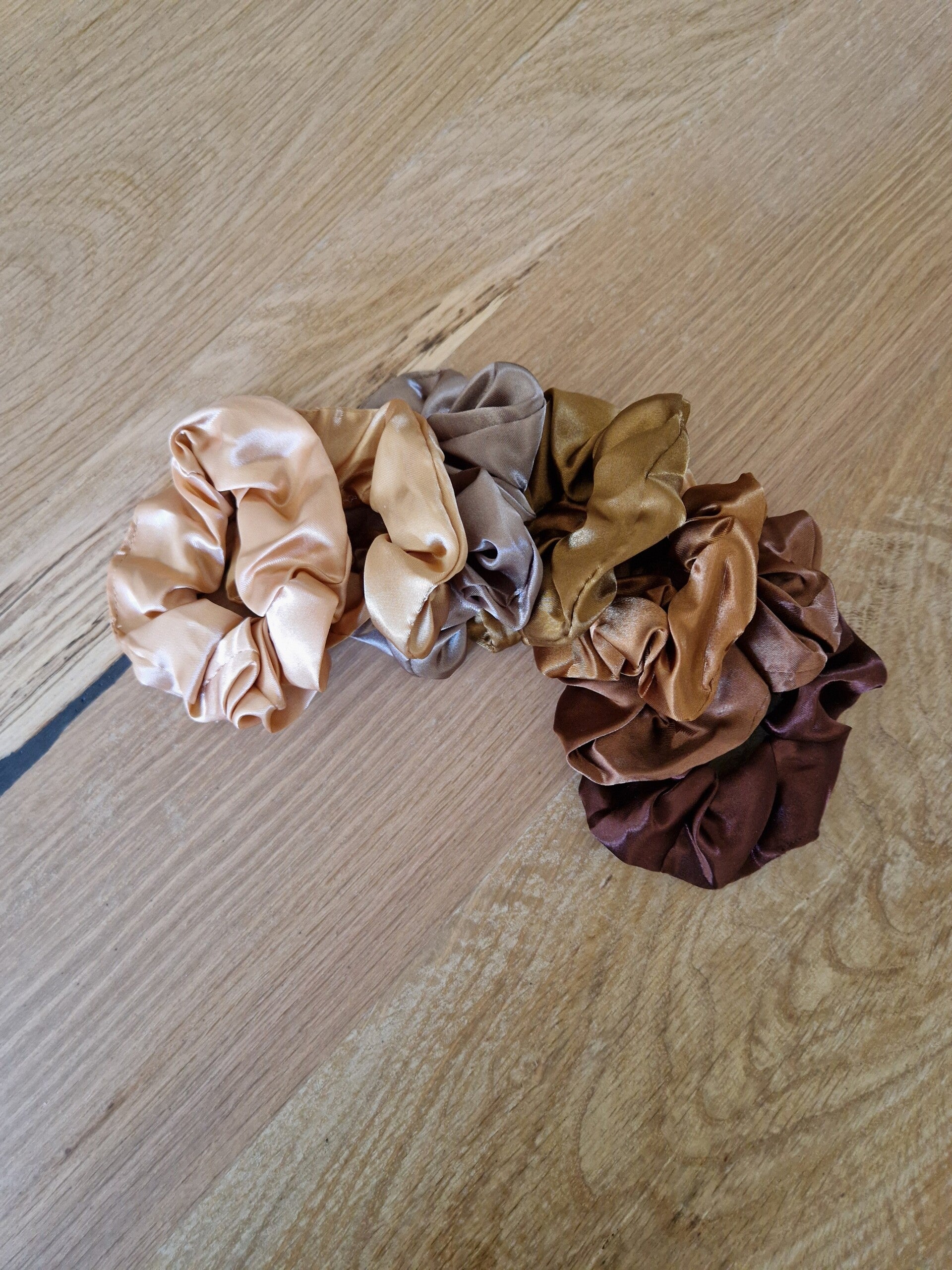 Scrunchies satijn BRUIN tinten