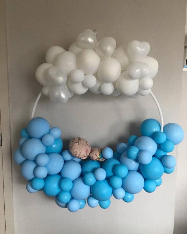 Baby op wolk