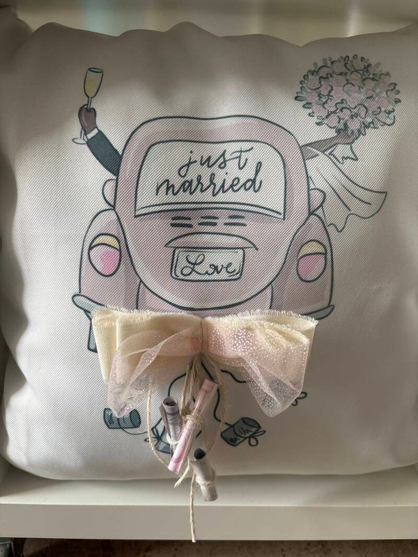 Kussen Just married
