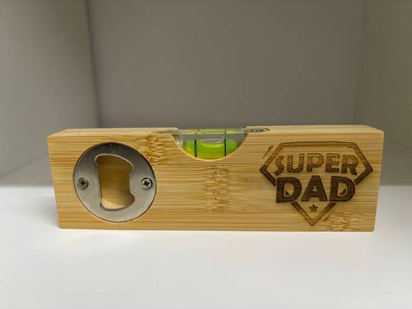 Waterpas met ingebouwd opener