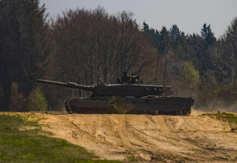Snel verplaatsen kun je aan de Leopard 2A4 wel over laten.