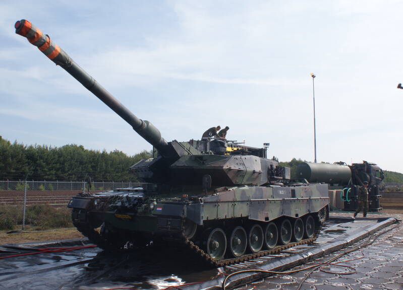 leopard-2a6-ku-84-82-01-standard.jpg