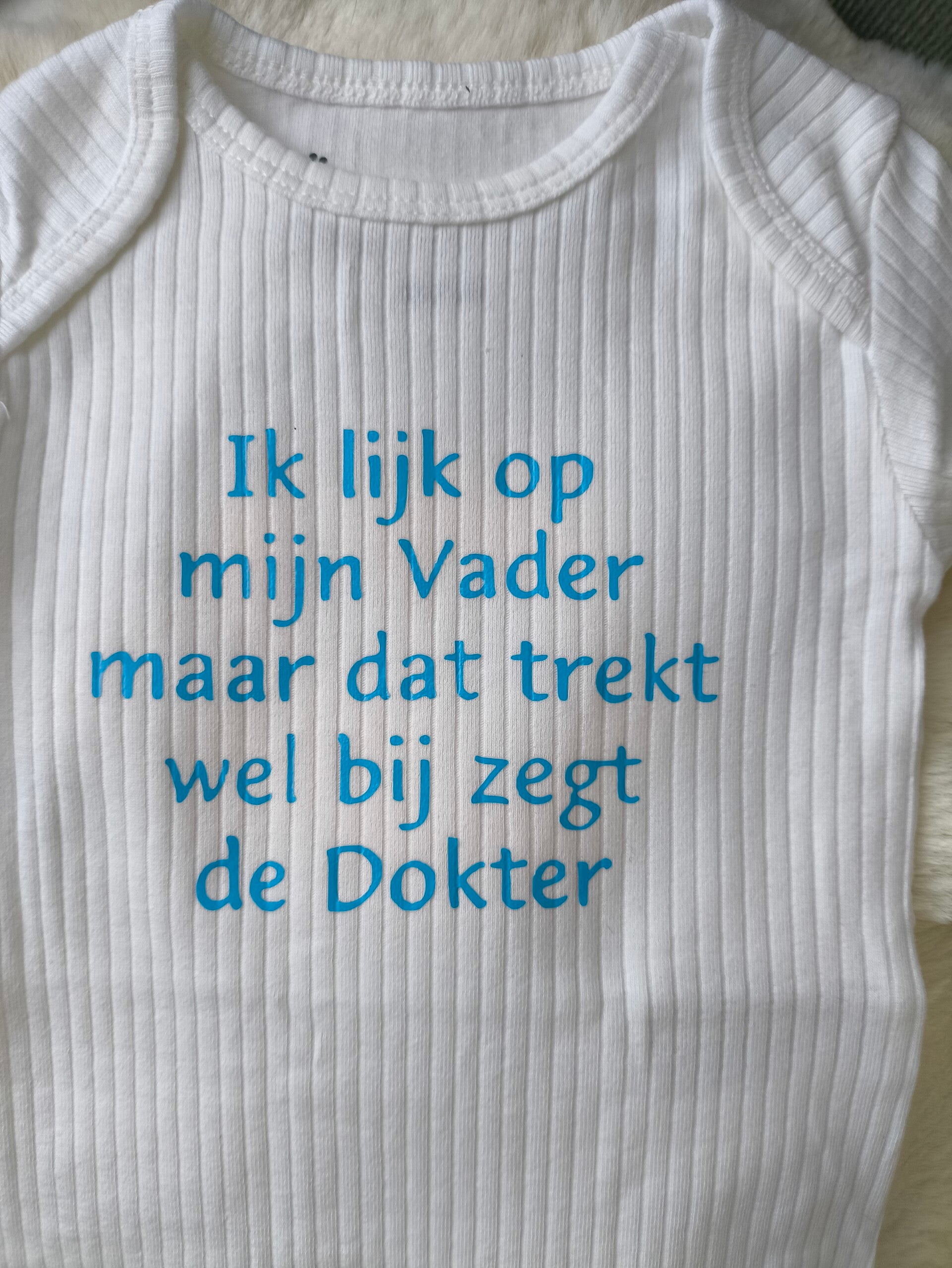 Rompertje ik lijk op mijn vader maar dat trekt wel bij