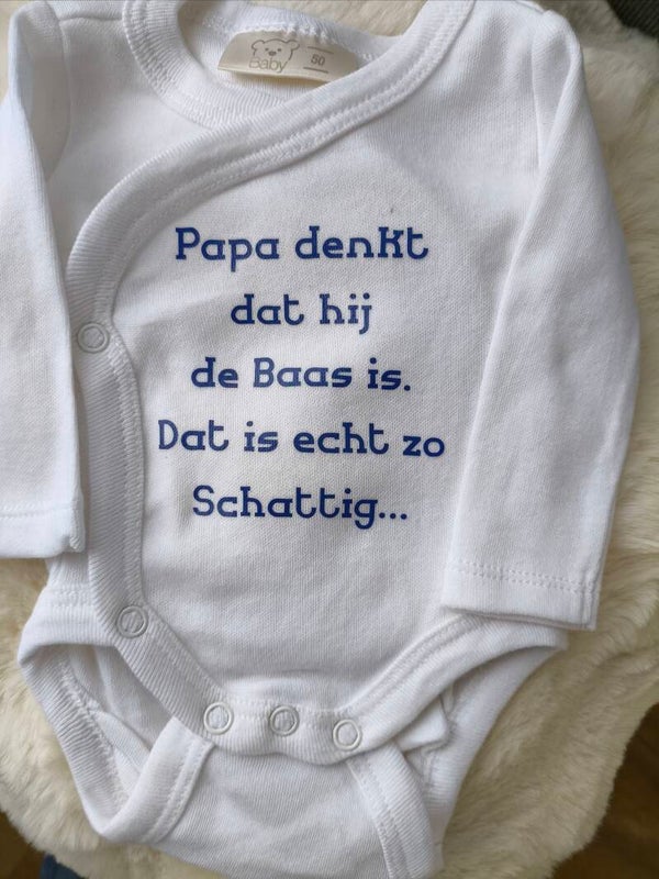 Rompertje papa denkt dat hij de baas is....