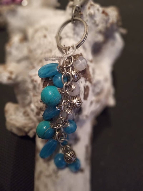 Sleutelhanger of Tashanger met blauwe kralen