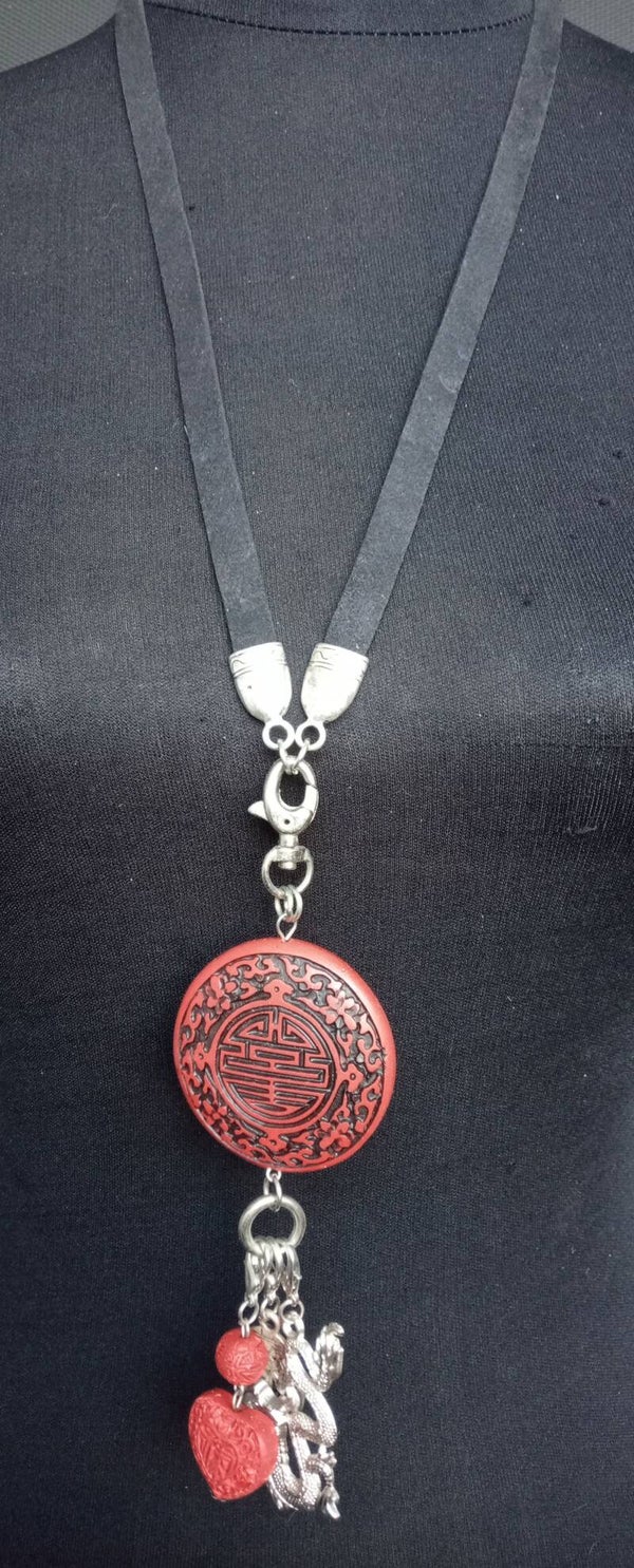 Fantasy Rode Slang Collier