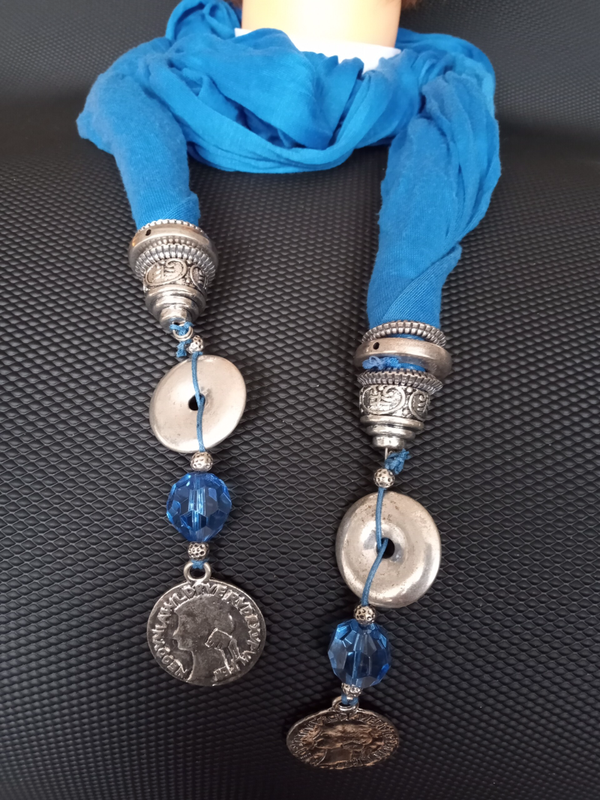 Shawl met bedels blauw