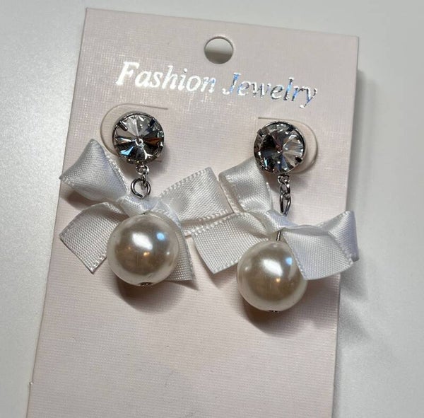 Parel Oorhangers met strikje