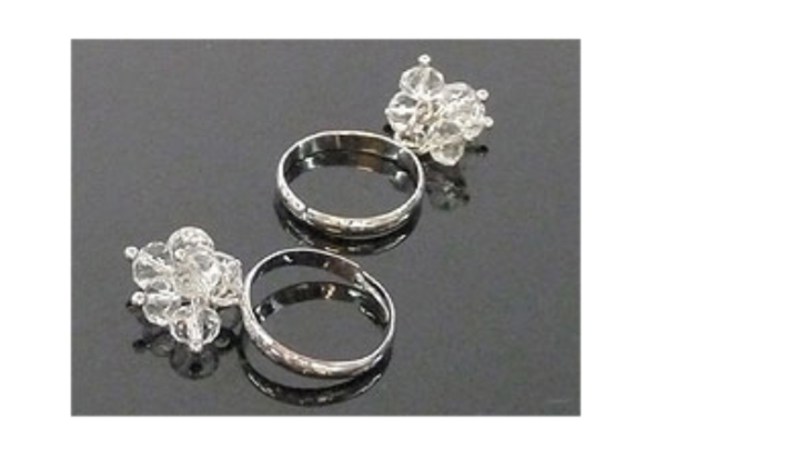 Ring met glaskraaltjes