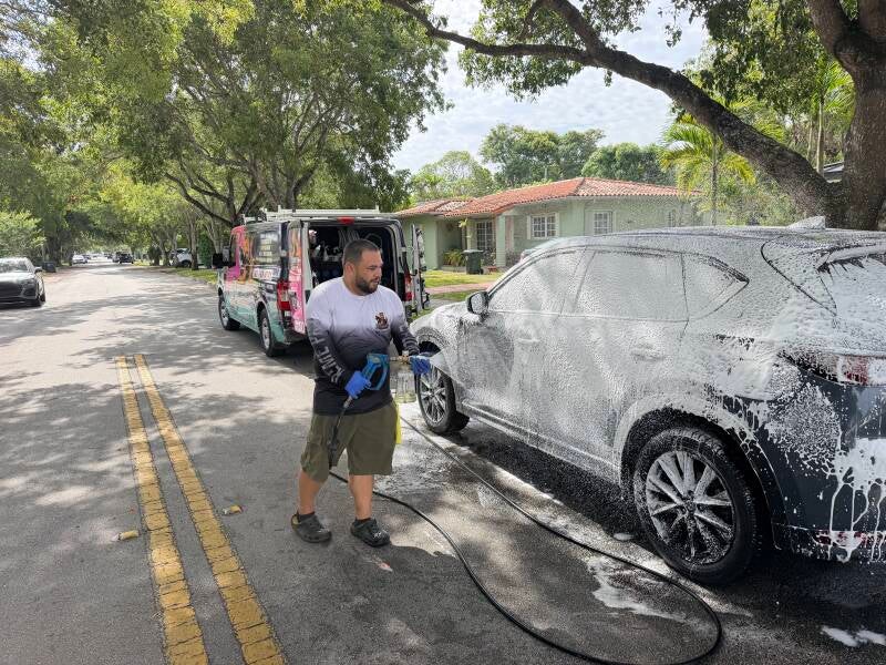 “Xtreme Pro Detailers mobile car wash driveway Aventura Florida”