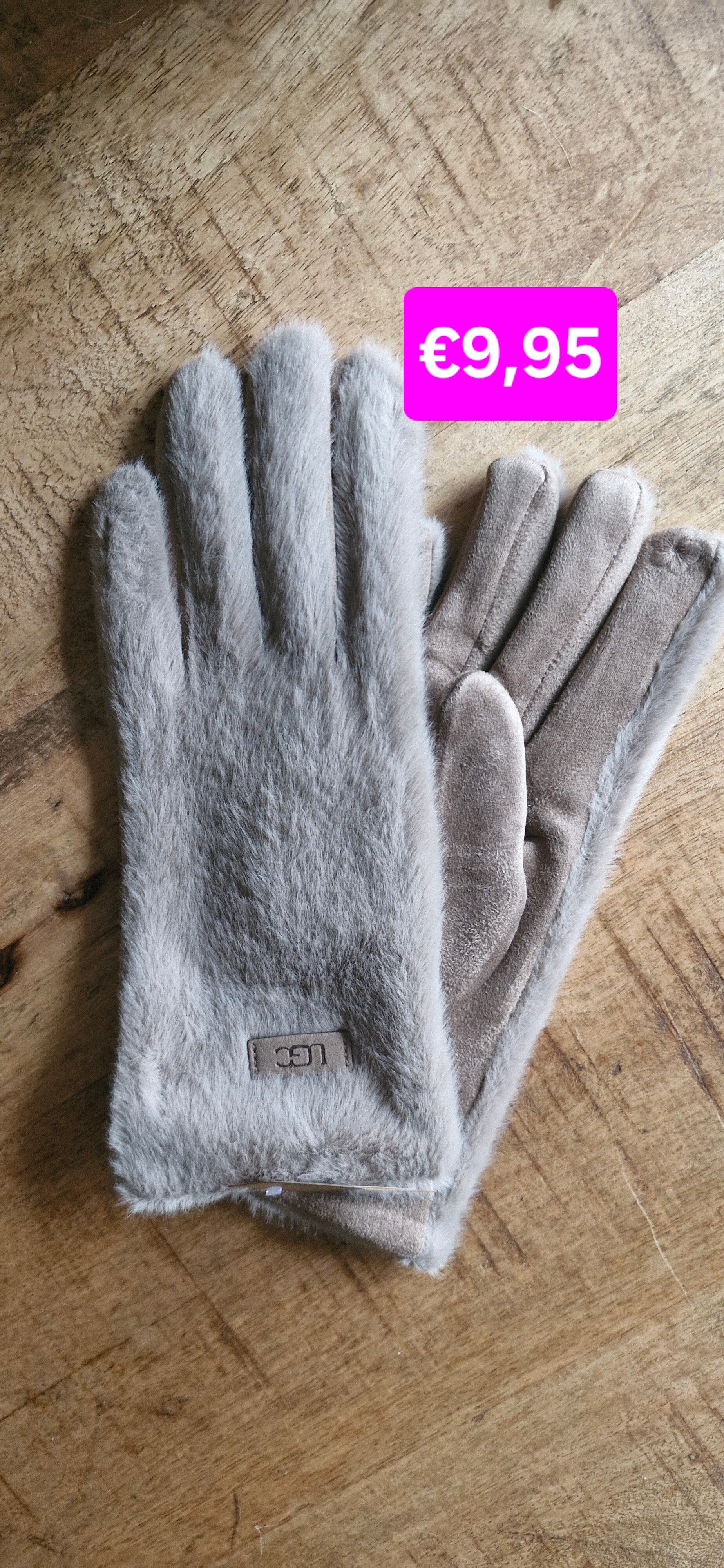 Fluffy winter handschoenen taupe