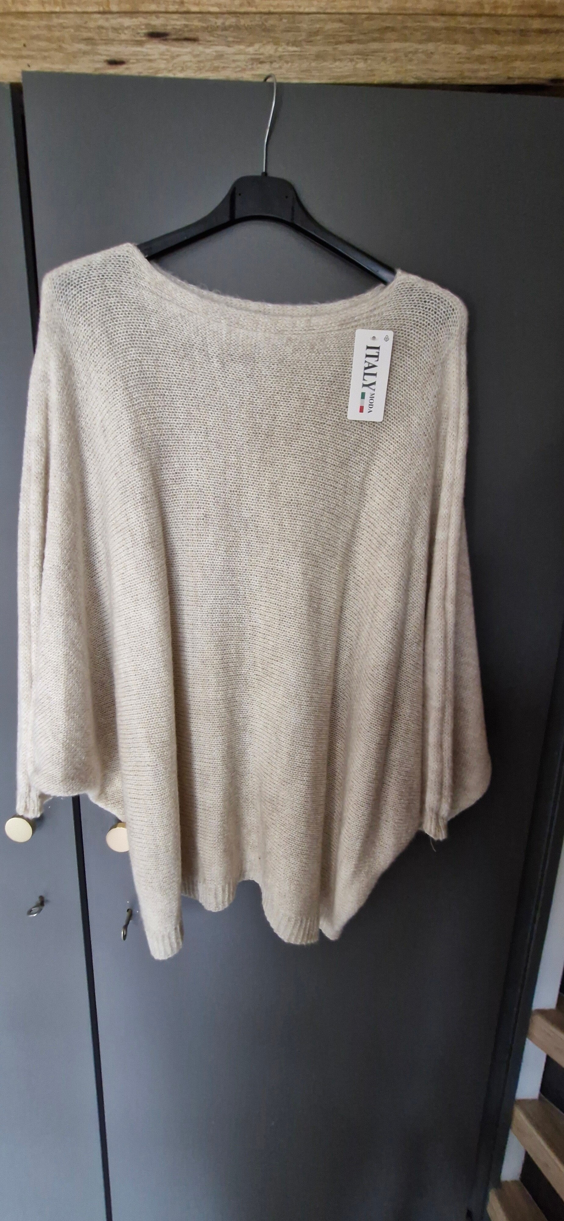 Vleermuis trui beige