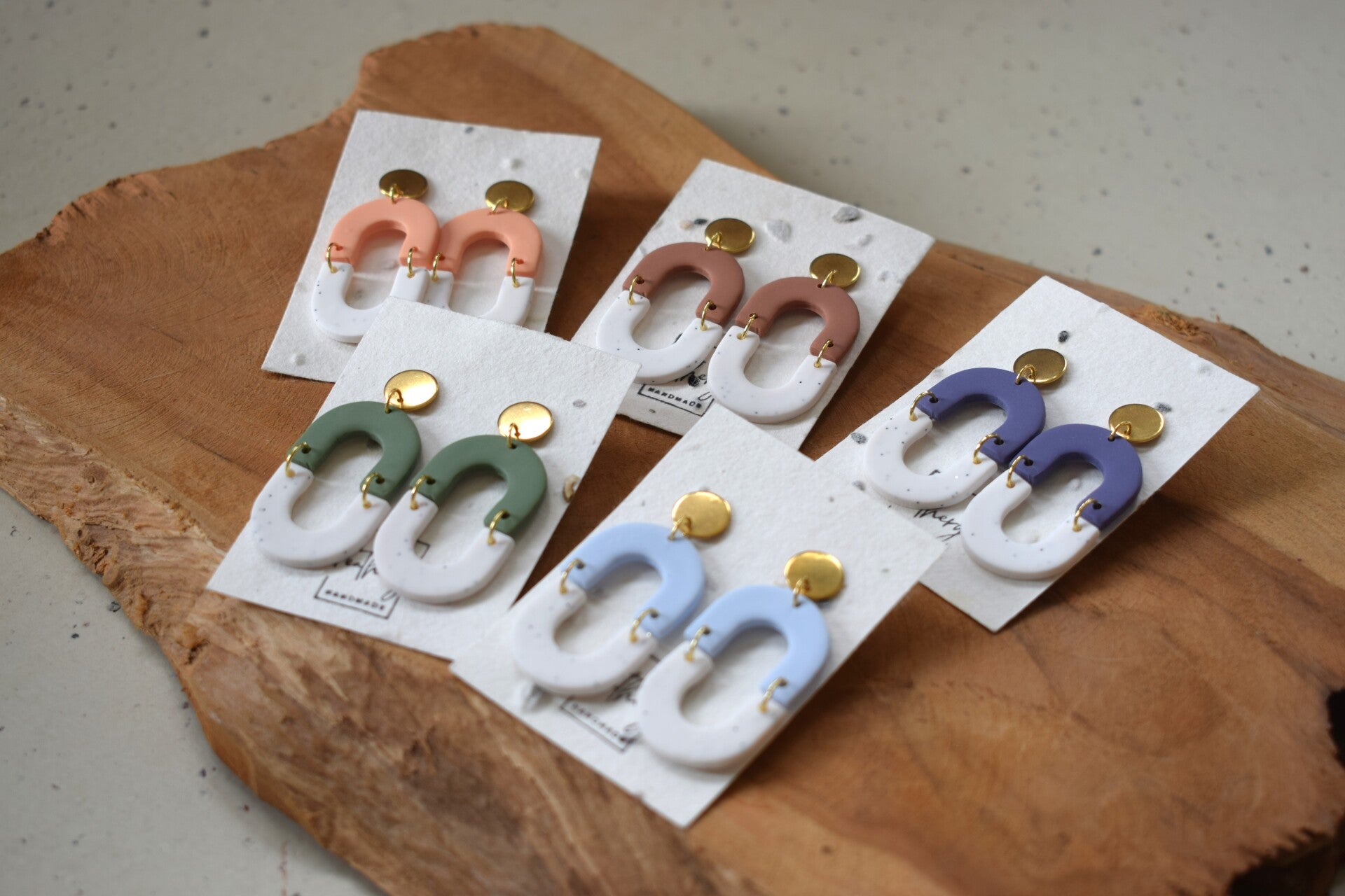 Tweekleurige ovale oorbellen