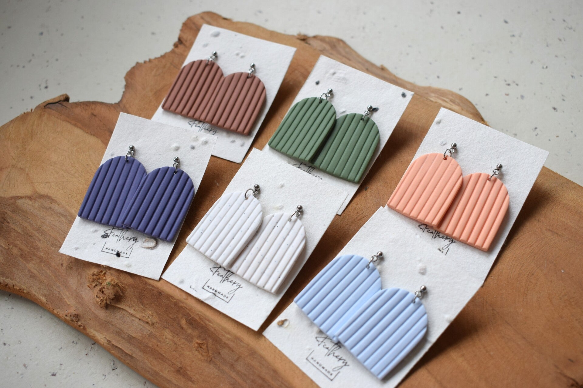 Kleurrijke gestreepte boog oorbellen