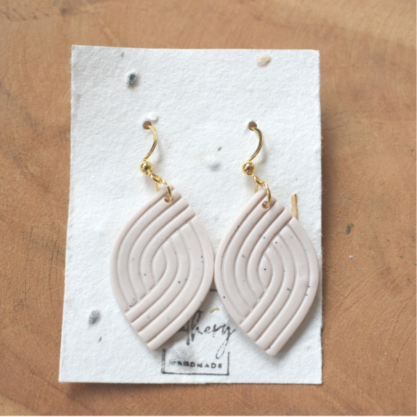 Swirl crème speckle oorbellen