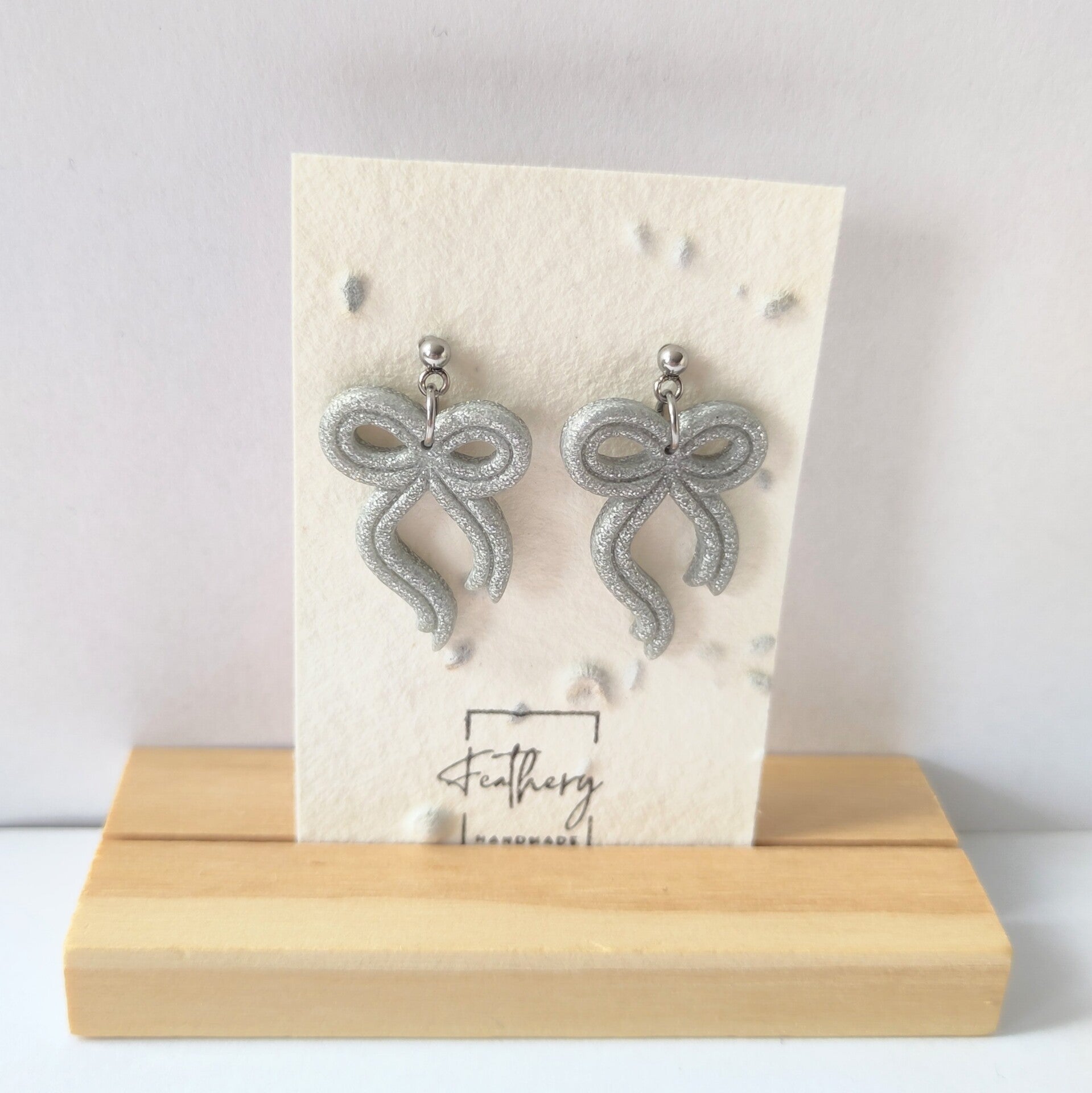 Strikjes hangers - glitter zilver