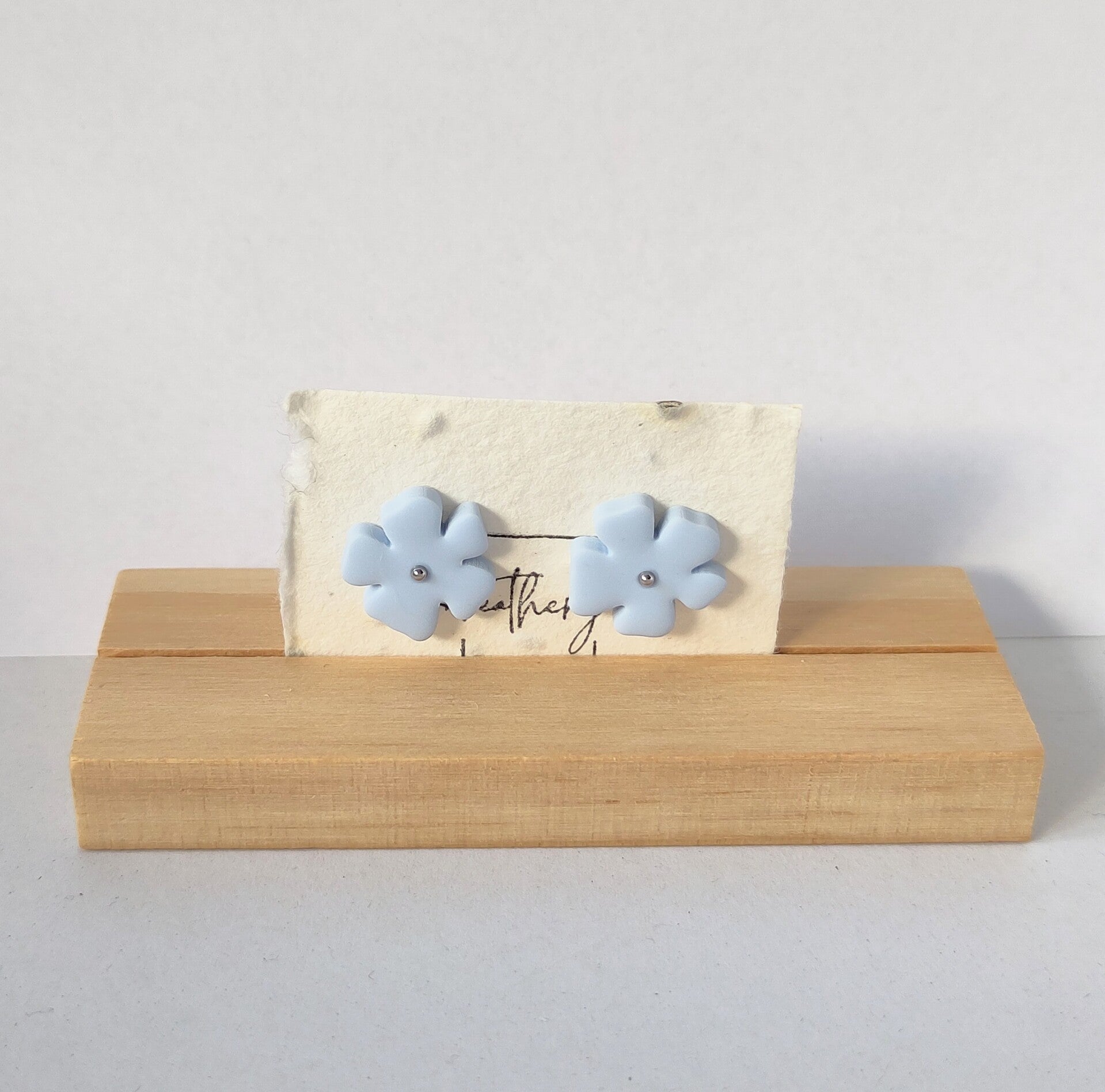 Bloem studs lichtblauw