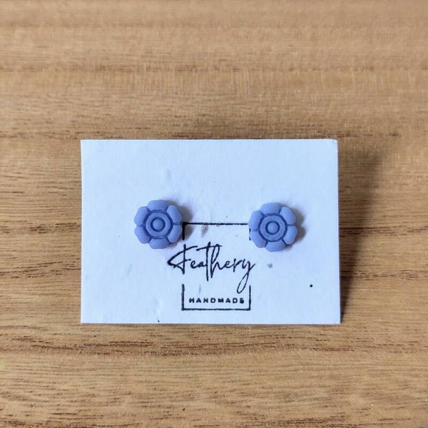 Mini bloem studs - pastel blauw