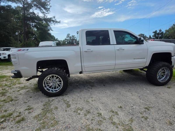 2017 CHEVROLET SILVERADO LT- $22900
