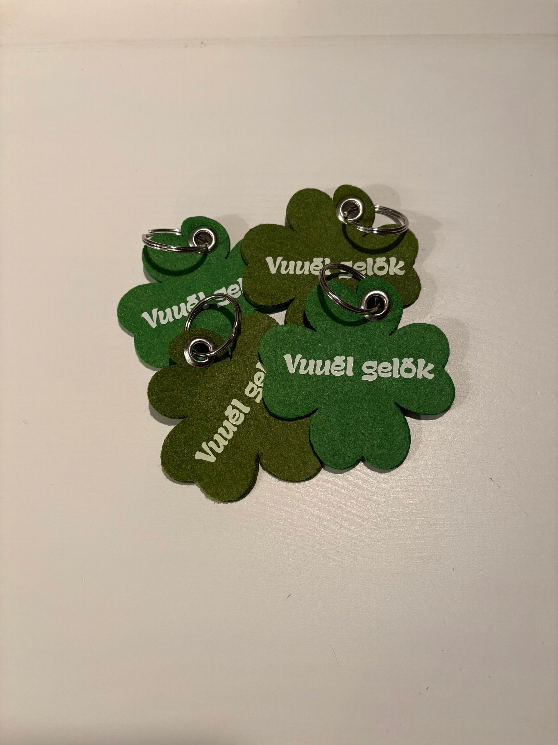 Vilten klavertjes sleutelhangers