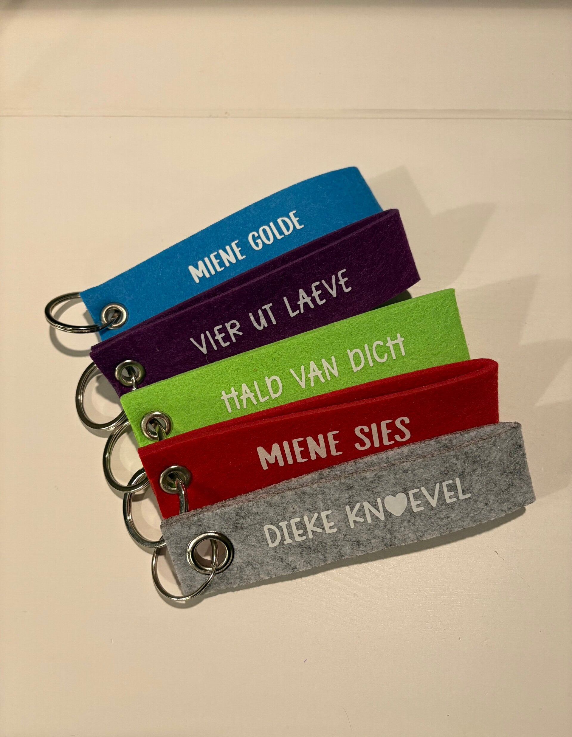 Vilten pols sleutelhangers met tekst