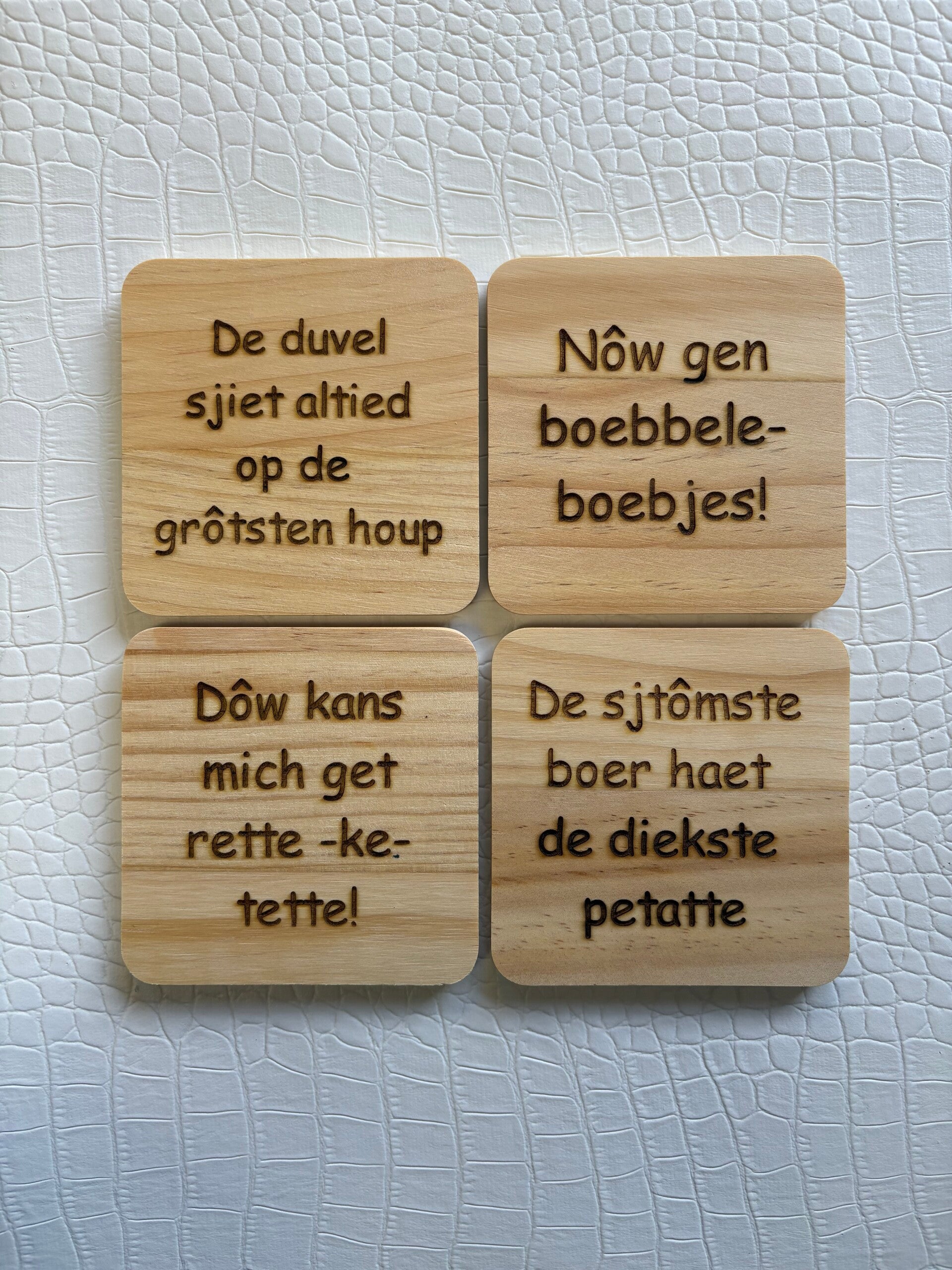 Onderzetters Tegels dialect