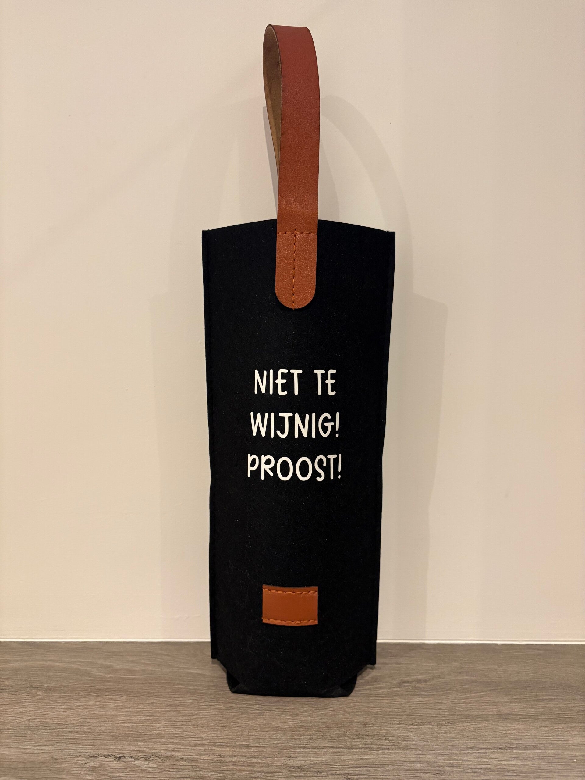 Wijnfleshouder met tekst