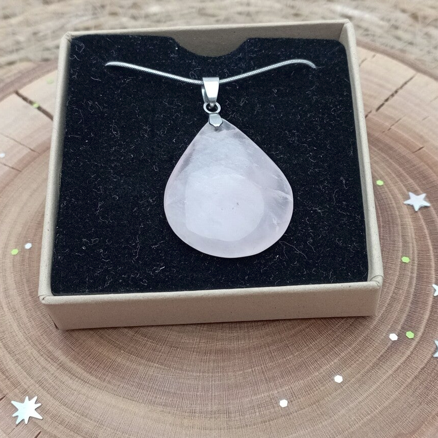 ✨ Pendentif en quartz rose: Amour et douceur