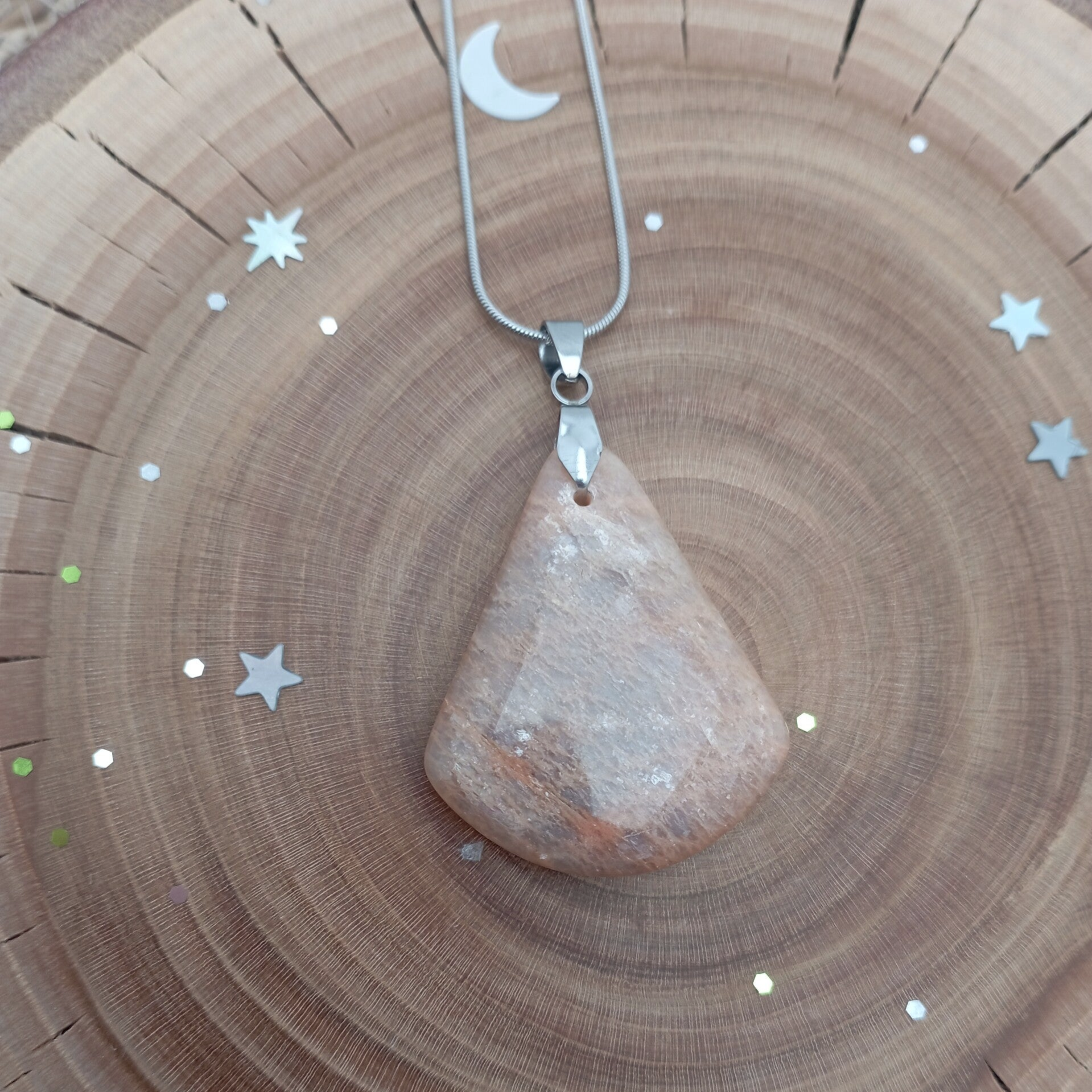 ✨ Pendentif en pierre de soleil: Energie, joie et sociabilité
