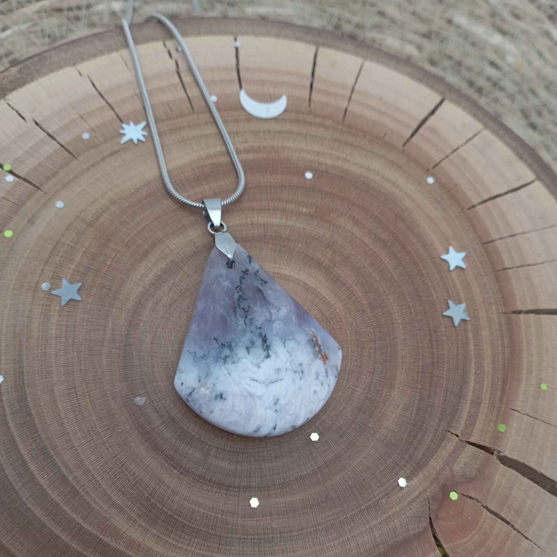 ✨ Pendentif en Opale: renouveau et guérison