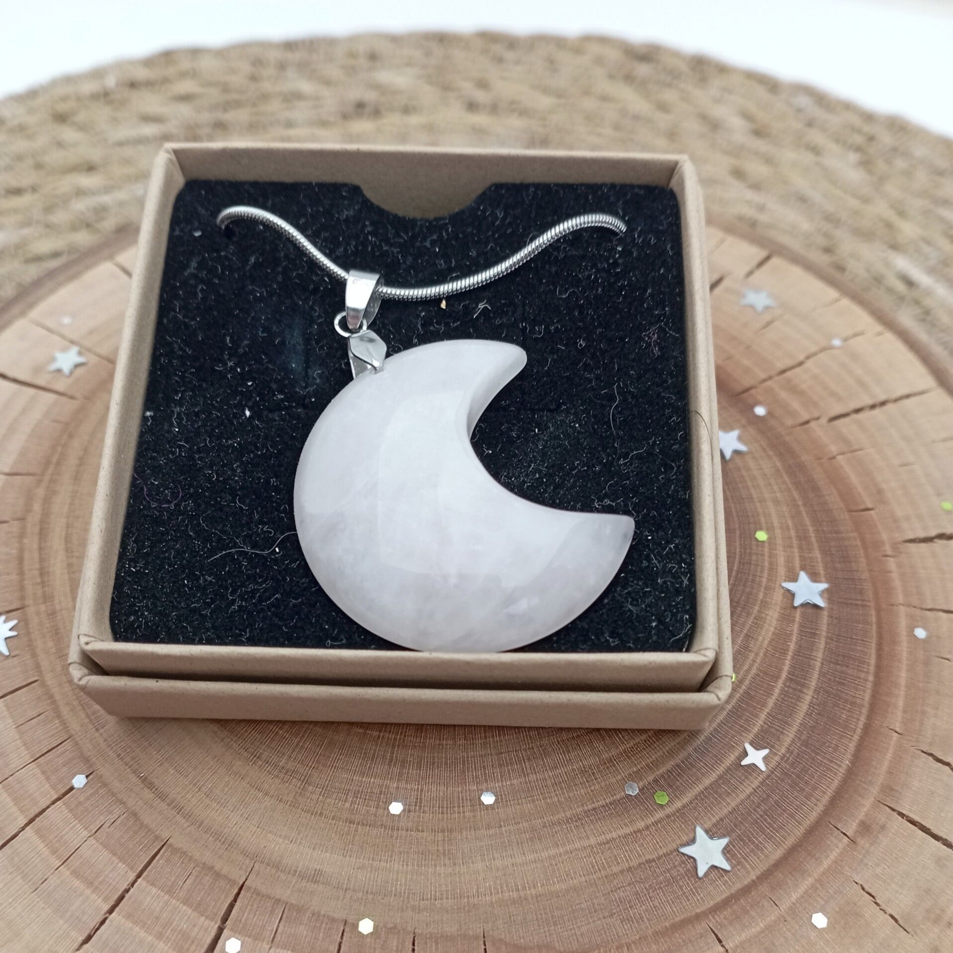 ✨ Pendentif en quartz rose: Amour et douceur