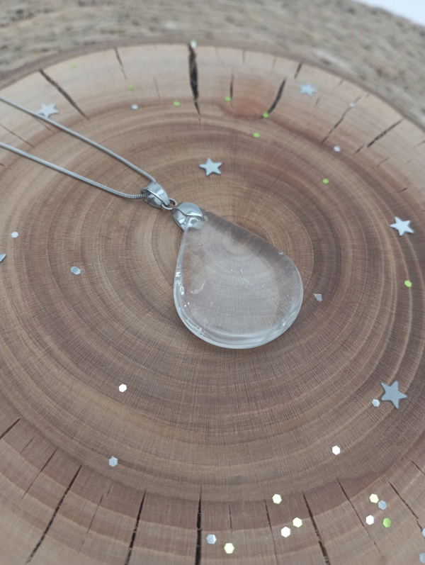 ✨ Pendentif en Cristal de Roche: Energie, réconfort et harmonie