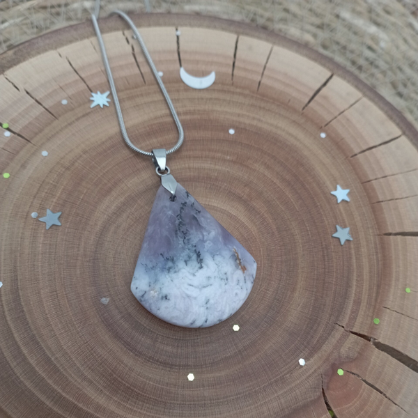 ✨ Pendentif en Opale: renouveau et guérison