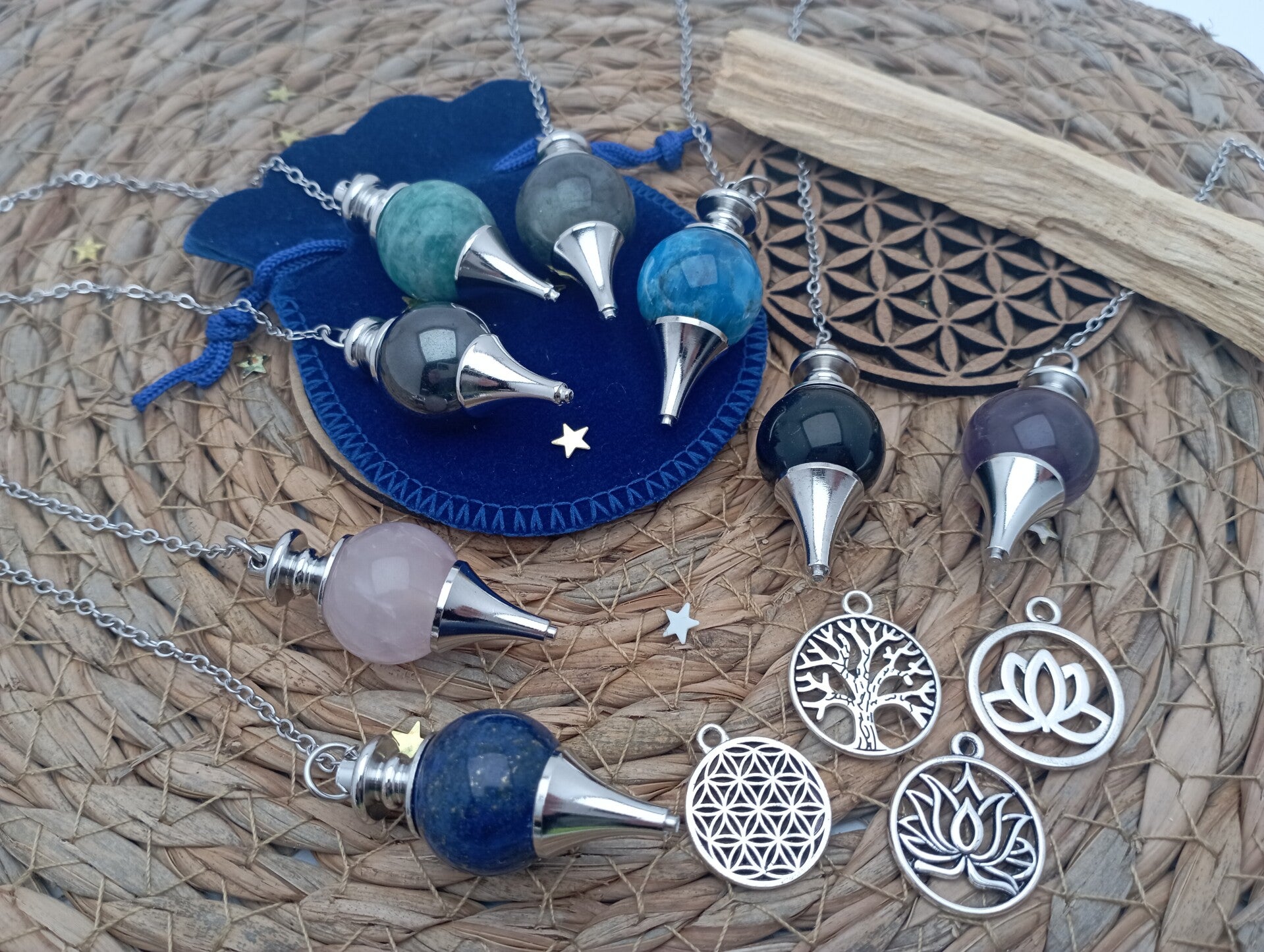 ✨Pendules boule -9 pierres au choix- breloques au choix- avec Fleur de vie et bâton de Palo santo🌙