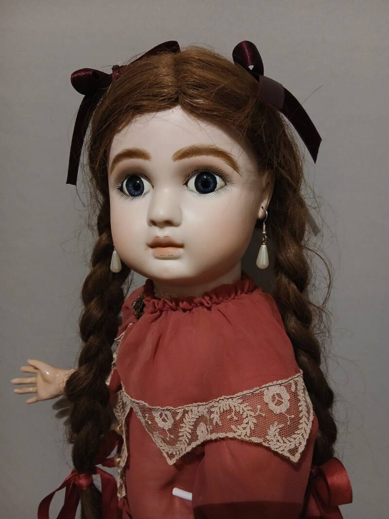 Antieke poppen verkopen? WIj kopen uw antieke porseleinen poppen. antiek speelgoed. oude poppen. veiling. 