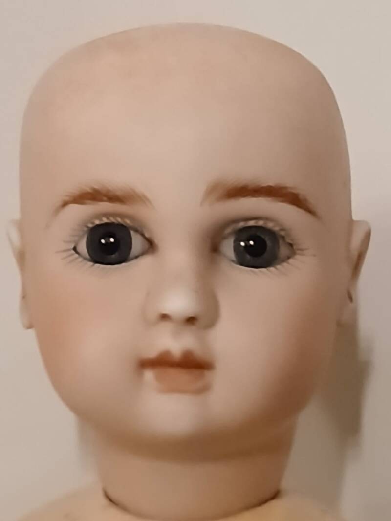 Antieke poppen verkopen? WIj kopen uw antieke porseleinen poppen. antiek speelgoed. oude poppen. veiling. 