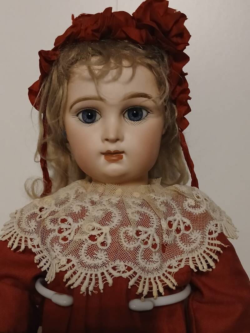 Antieke poppen verkopen? Wij kopen uw antieke porseleinen poppen! Neem hier een kijkje: Inkoop antieke poppen antique paris bebe doll by daniel & cie antique french bisque doll