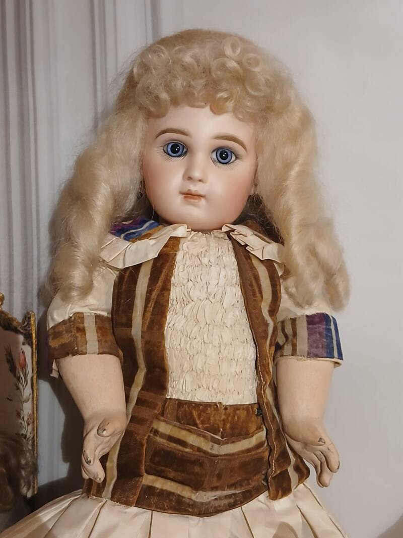 Antieke poppen verkopen? Wij kopen uw antieke porseleinen poppen! Neem hier een kijkje voor meer informatie: Inkoop antieke poppen Antiek speelgoed, oude poppen, veiling