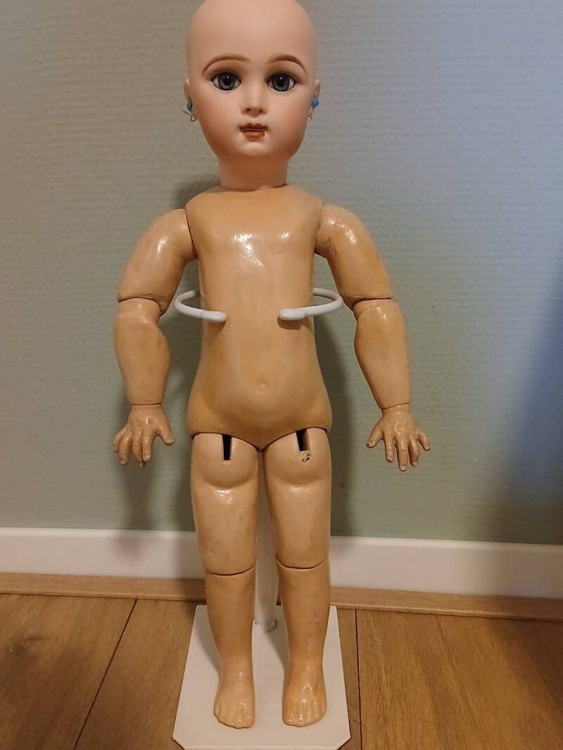 Antieke poppen verkopen? Wij kopen uw antieke porseleinen poppen! Neem hier een kijkje: Inkoop antieke poppenantique french paris bebe doll by daniel & cie