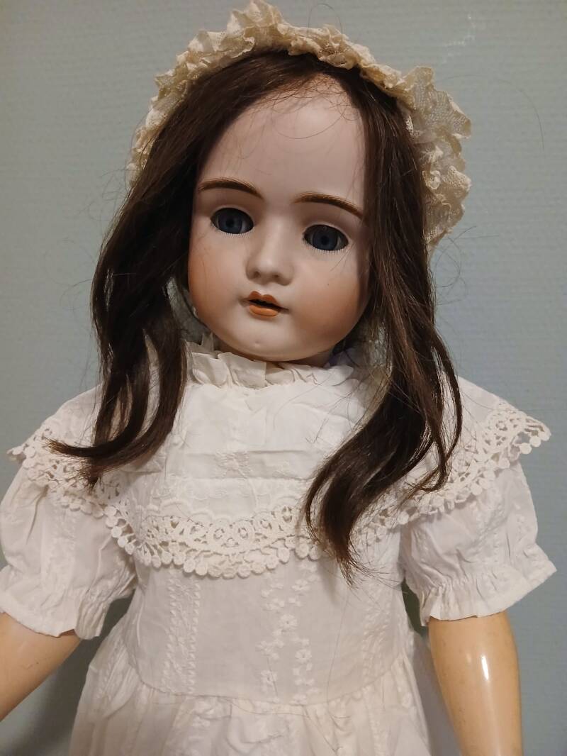 Antieke poppen verkopen? Wij kopen uw antieke porseleinen poppen! Antiek speelgoed, oude poppen, veiling