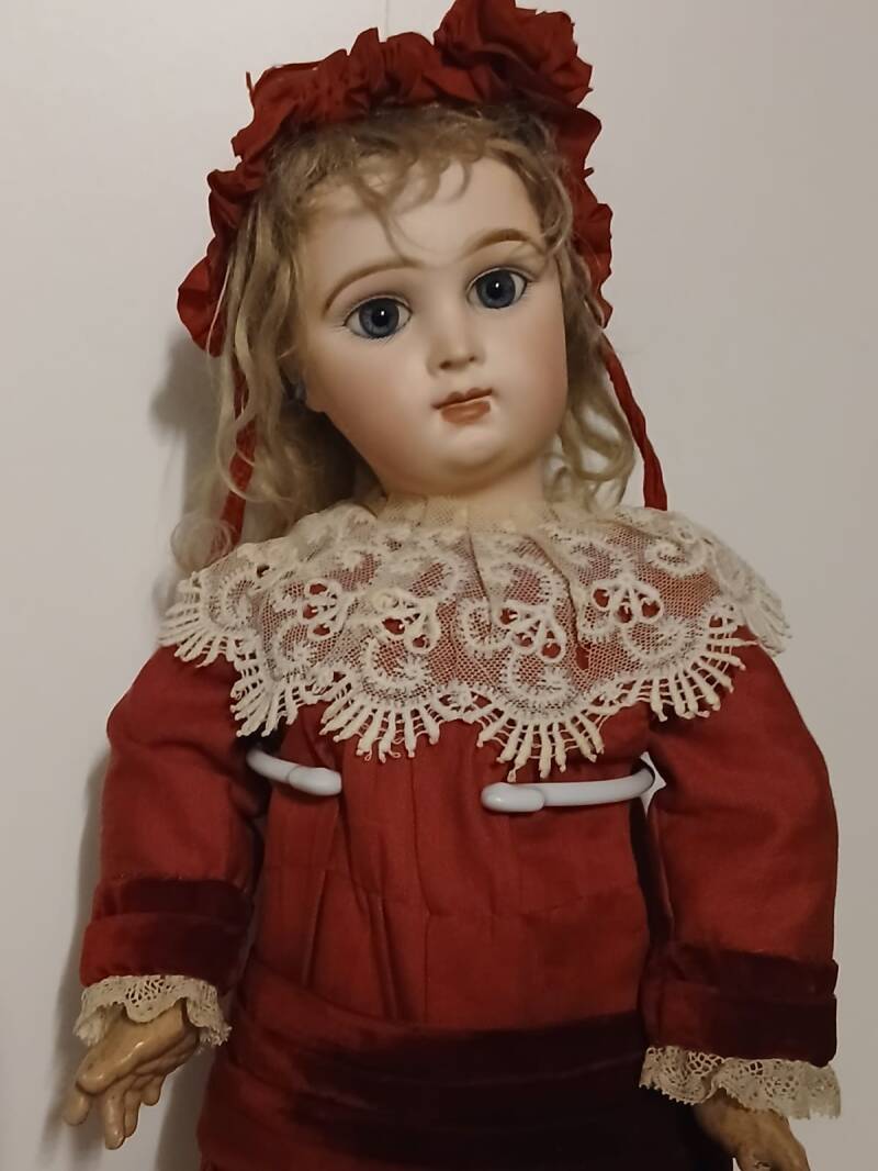 antique french paris bebe bisque doll by daniel & cie Antieke poppen verkopen? Wij kopen uw antieke porseleinen poppen! Neem hier een kijkje: Inkoop antieke poppen anti