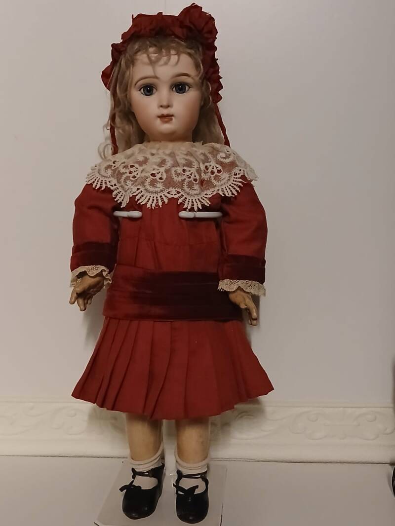Antieke poppen verkopen? Wij kopen uw antieke porseleinen poppen! Neem hier een kijkje: Inkoop antieke poppen antique french bisque paris bebe doll by daniel & cie
