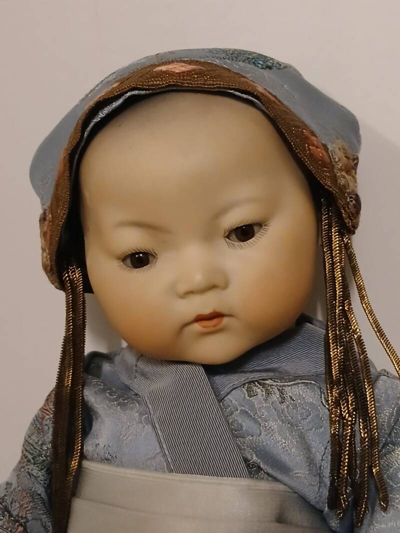 Antieke poppen verkopen? Wij kopen uw antieke porseleinen poppen! Neem hier een kijkje voor meer informatie: Inkoop antieke poppen Antiek speelgoed, oude poppen, veiling