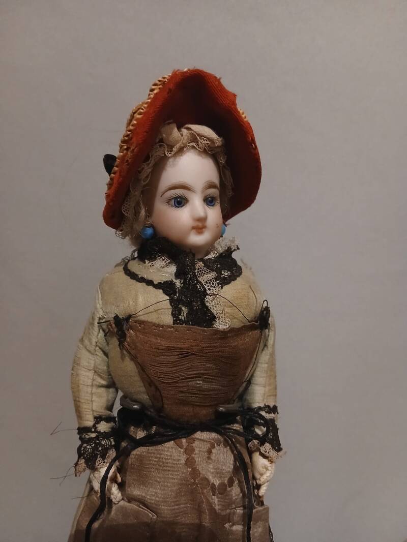 Antieke poppen verkopen? Wij kopen uw antieke porseleinen poppen! Neem hier een kijkje: Inkoop antieke poppen antiek speelgoed oude poppen veiling