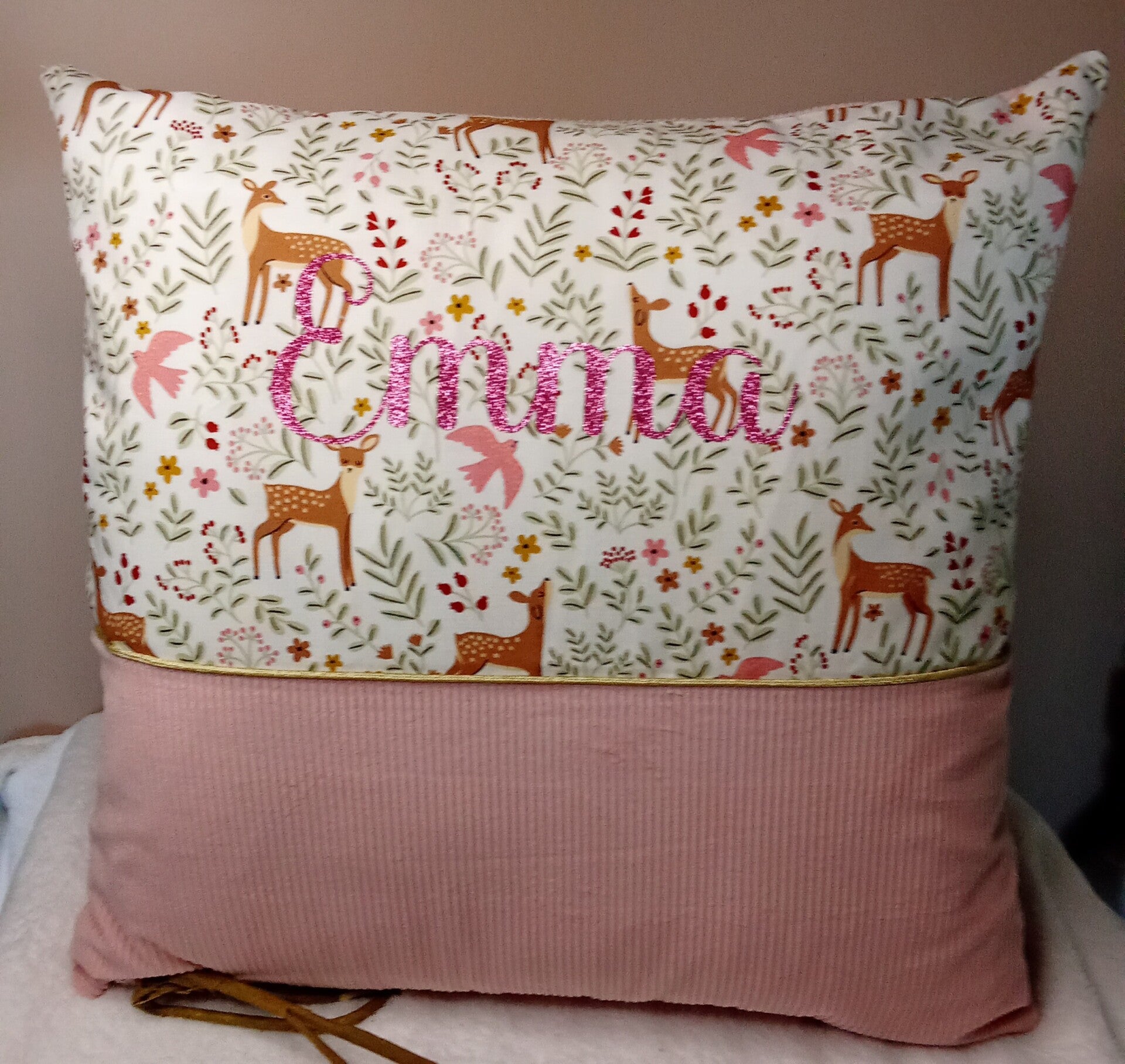 Coussin Personnalisé "Faon et Forêt Enchantée"