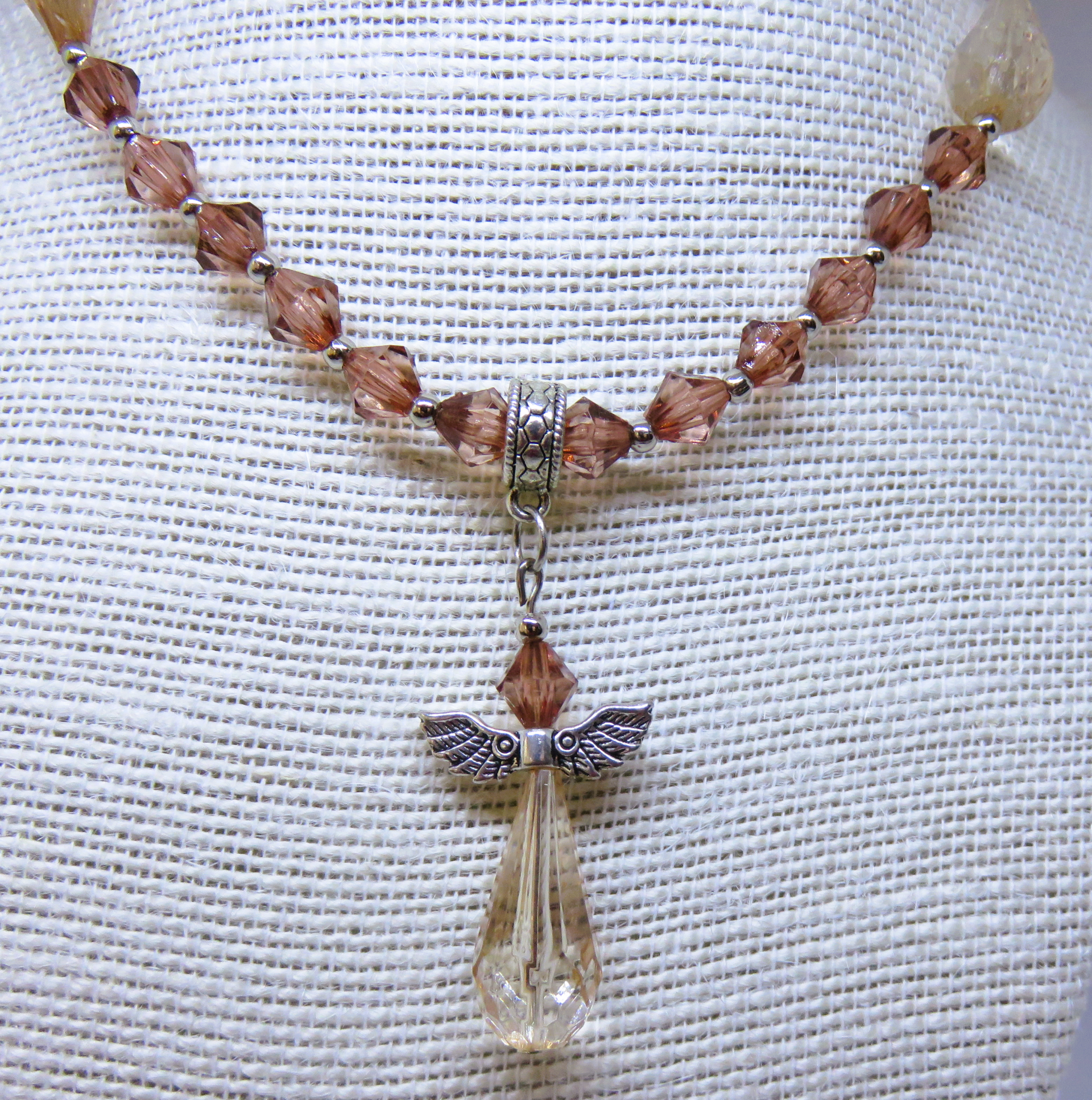 Acrylperlen-Kette mit Schutzengel