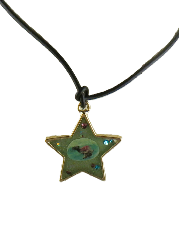 Goldener Anhänger, Harzschmuck mit Afghane