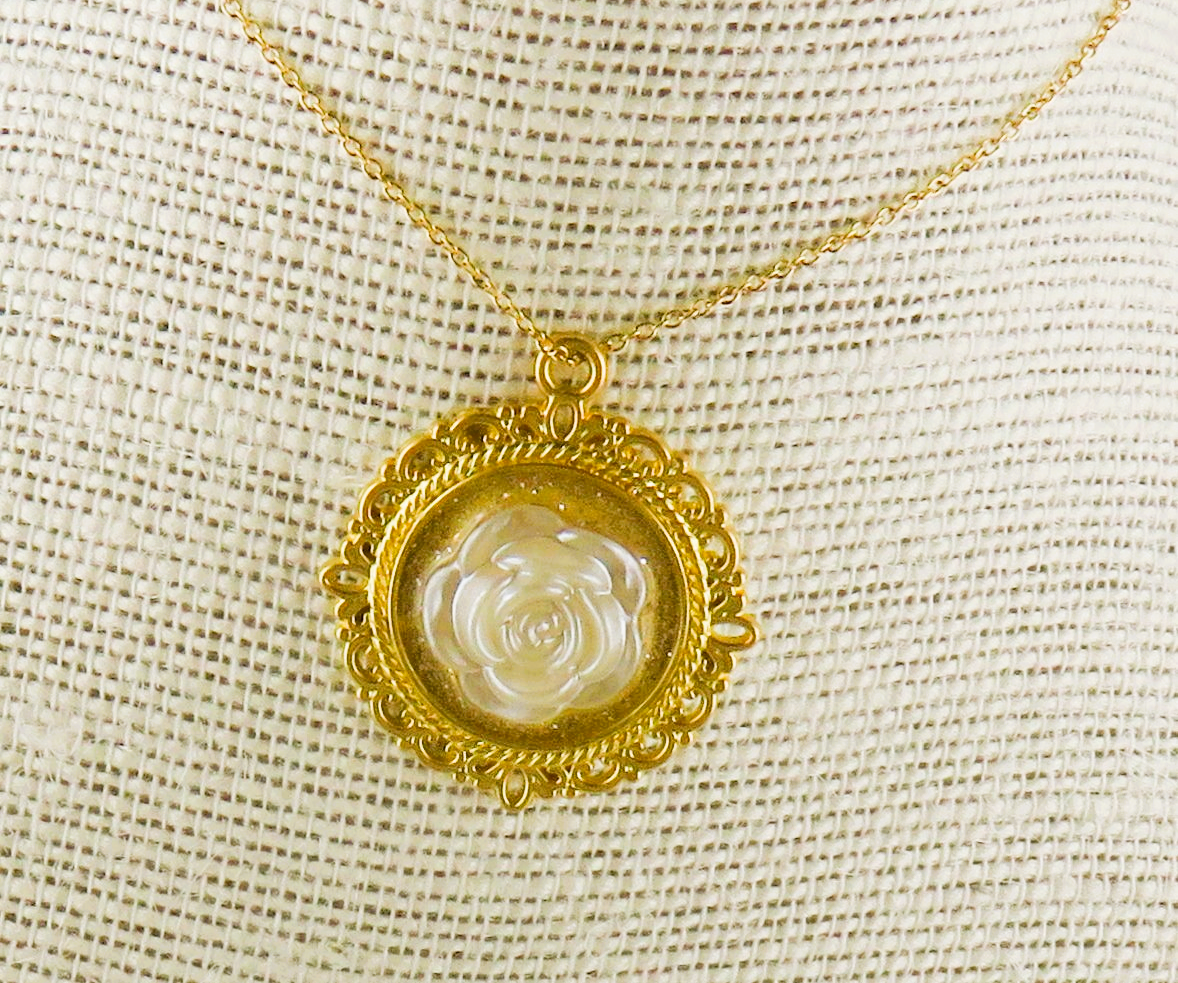 Goldkette mit  Acrylrose in Beige