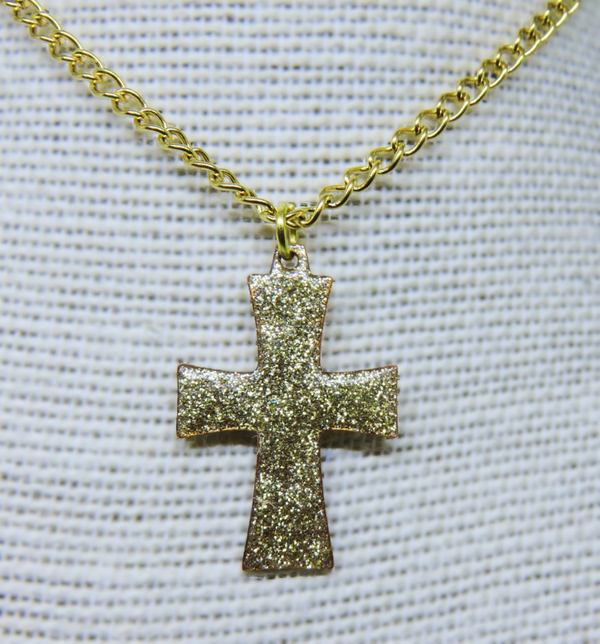 Goldfarbene Kette mit Kreuz-Anhänger