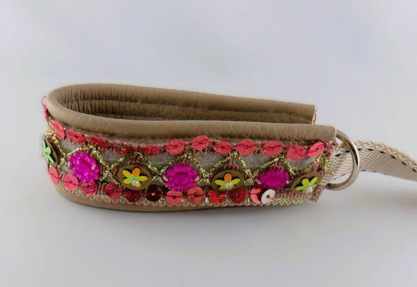 Lederhalsband beige mit Paillettenborte